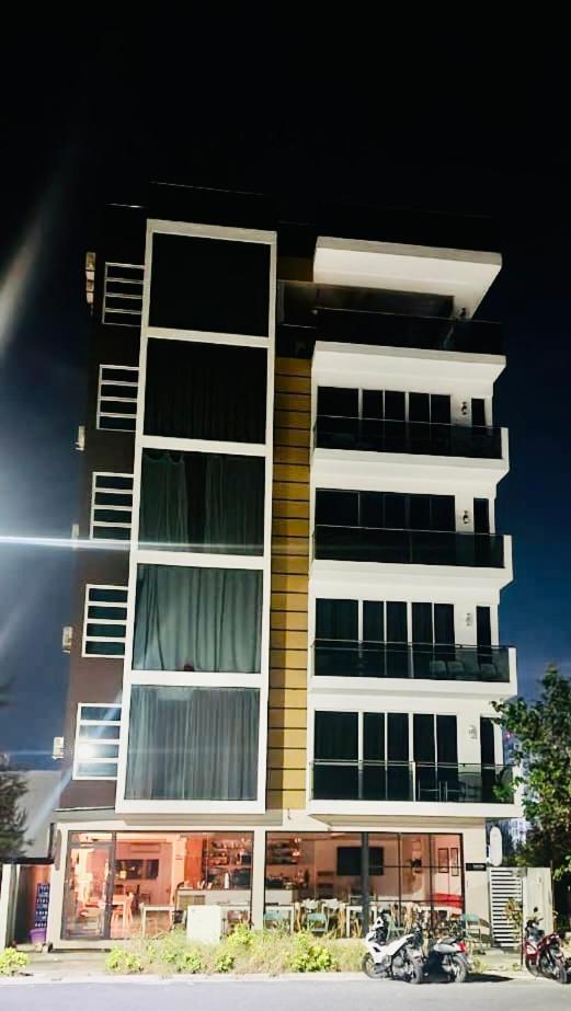 Lazzlla Beach Front Apartments Hulhumale Exteriör bild